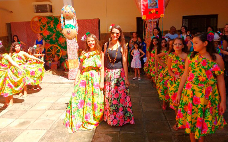Alunos do Colégio São Vicente, em Pão de Açúcar, homenageiam a Semana do Folclore