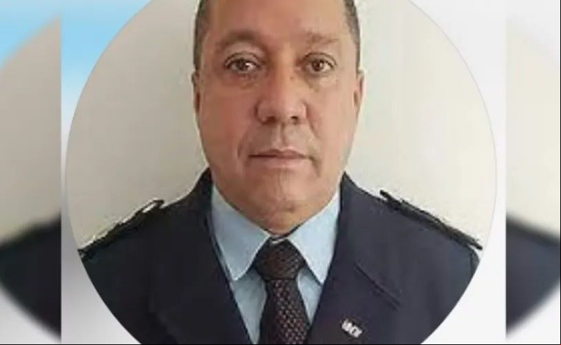 Após investigação, foi descoberto que ele usava diversas identidades para vender cursos falsos.