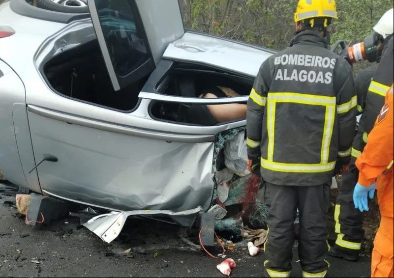 Morre a agente de saúde Simone Correia e mais dois jovens em acidente.